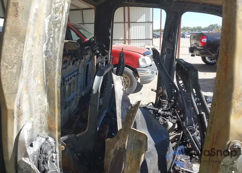 2023 GMC Sierra 1500 4Wd Standard Box Pro z USA, uszkodzony, nr VIN 1GTRUAEDXPZ277743